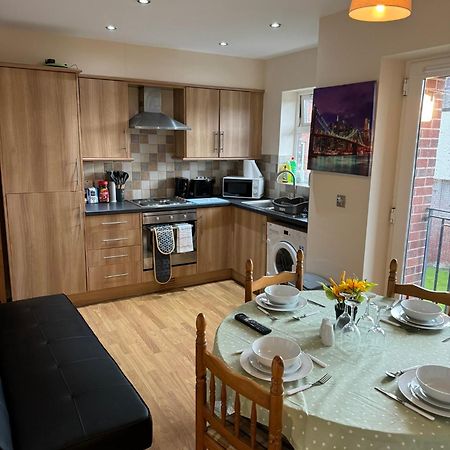 Modern, Quiet, Sleeps 9, Etihad, Coop Live, مانشستر المظهر الخارجي الصورة