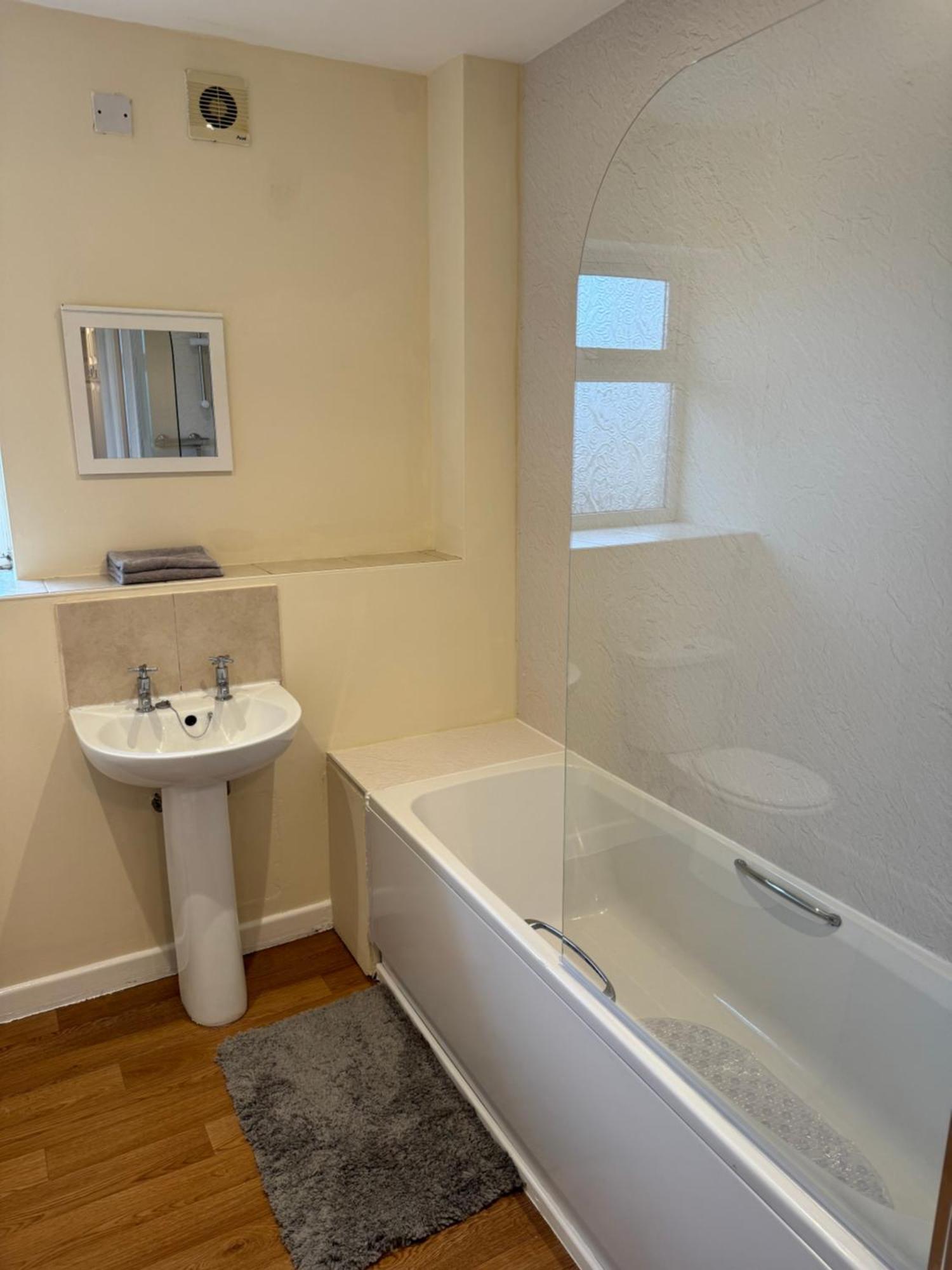 Modern, Quiet, Sleeps 9, Etihad, Coop Live, مانشستر المظهر الخارجي الصورة
